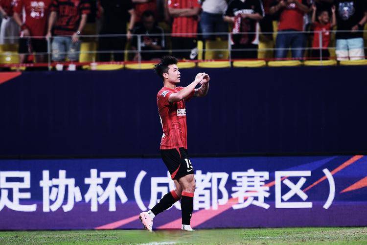 kaiyun-关于冲刺阶段体能课后，成都蓉城强势反弹备战意大利杯，更衣室稳定，控场能力受关注的信息