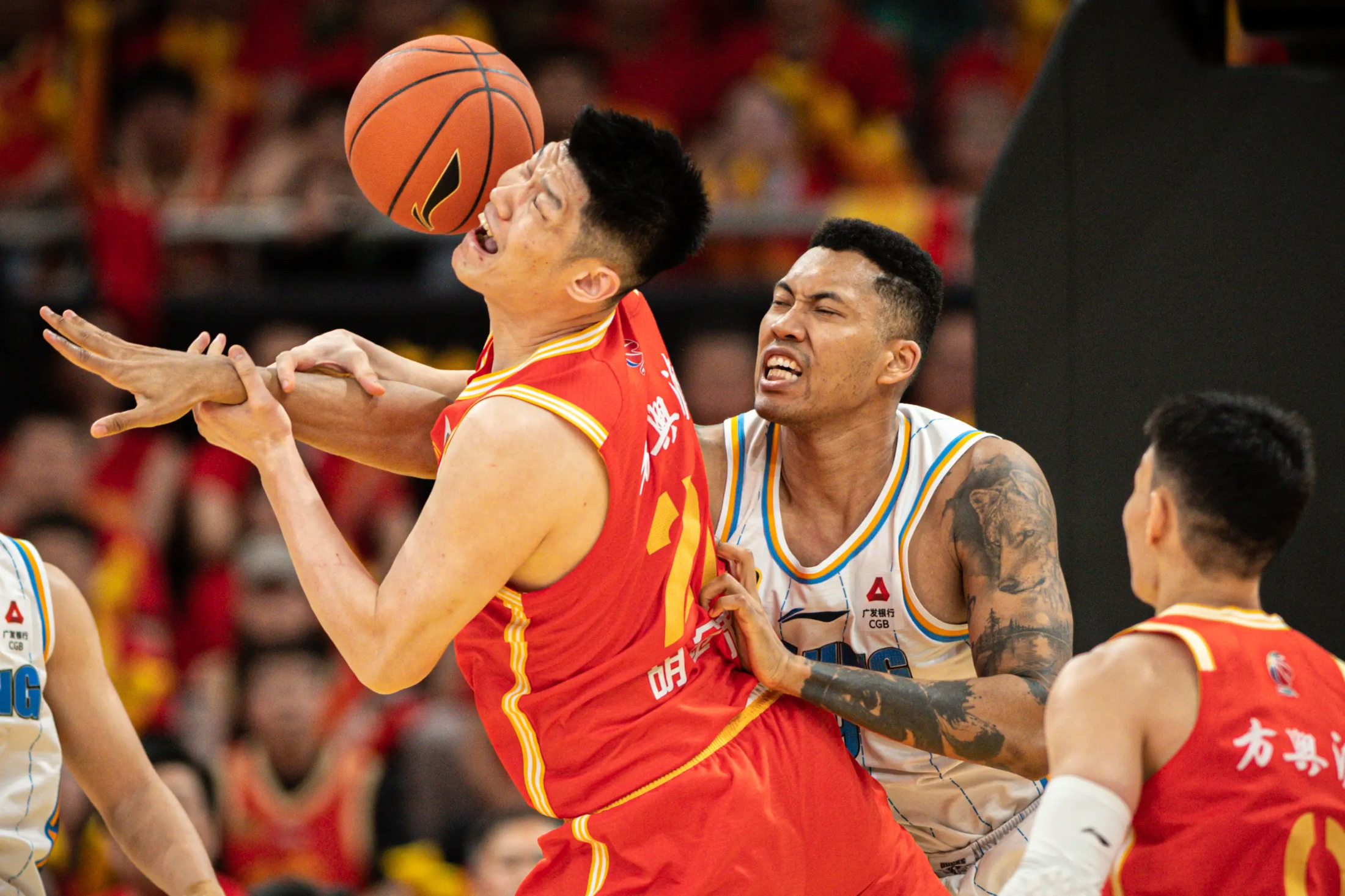 开云-赛后足总杯传出新动向，北京首钢手感冰凉，管理层表态——悬念犹存，赛程密集仍需轮换(山东男篮对于北京首钢的血脉压制)