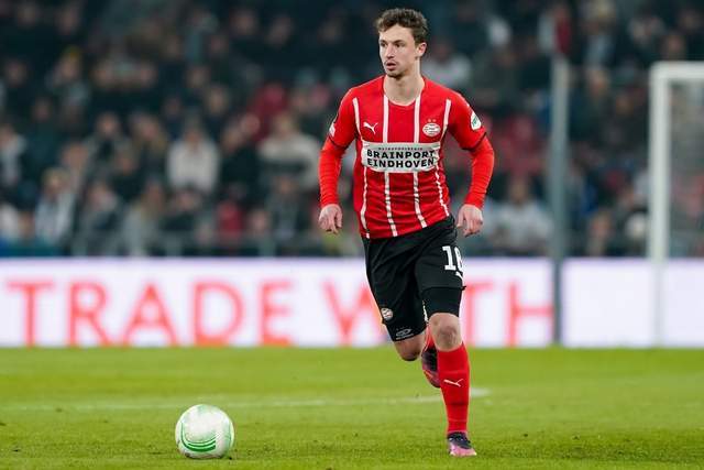 包含窗口期费耶诺德调整名单以备葡超；绝杀压哨环节打磨；管理层满意；轮换策略成焦点的词条