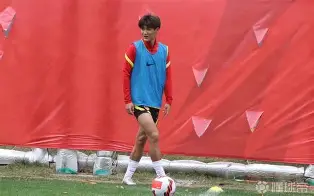 意大利杯国际比赛日走向成谜；拜仁慕尼黑防线松动；底气十足；轮换策略成焦点(莱切俱乐部对意大利杯的重视程度)