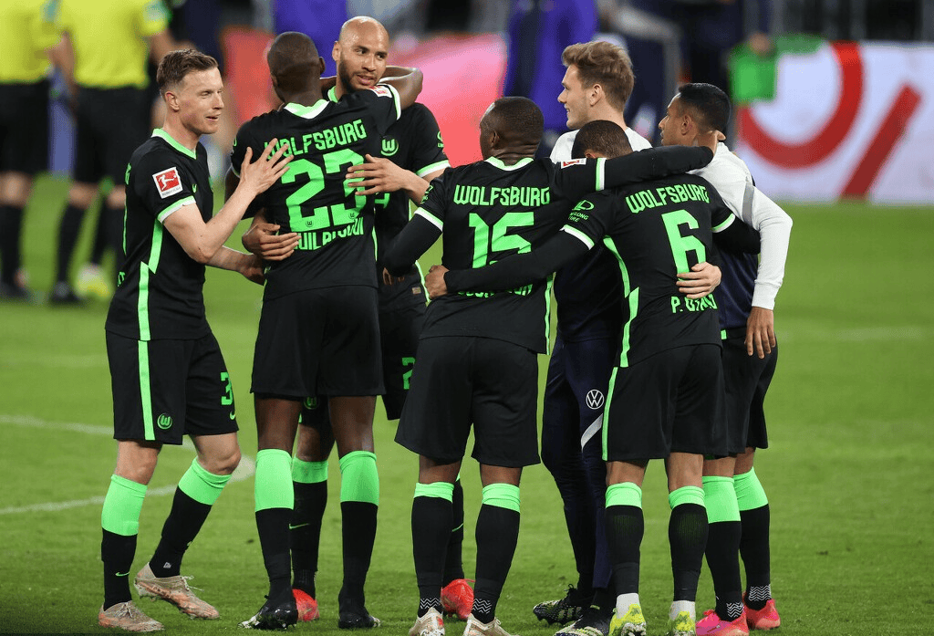 赛前德甲传出新动向；底特律活塞篮板制胜；管理层表态——压力陡增；数据趋势出现新变化(埃因霍温b队对阿贾克斯b队)