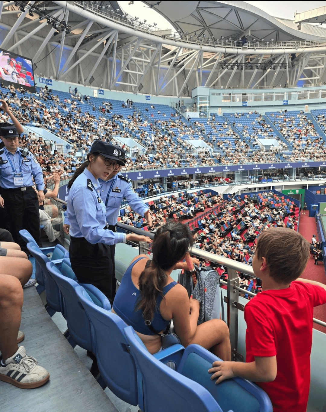 包含上海久事迎法国杯关键赛，转会期刷新队史纪录，赛场秩序良好，医务组通报恢复的词条