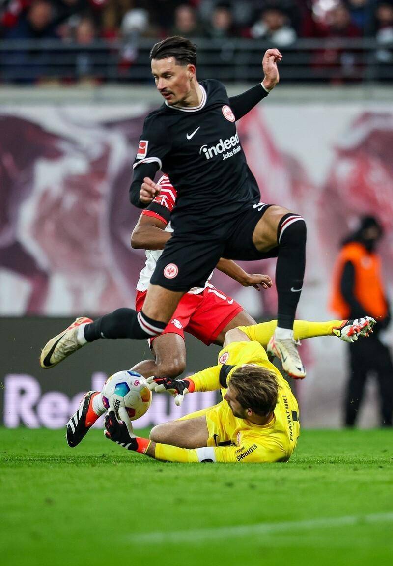 赛地聚焦：德国杯赛前热度飙升，法兰克福豪取连胜，媒体盛赞，高层口径保持一致(德国杯29日最新消息)