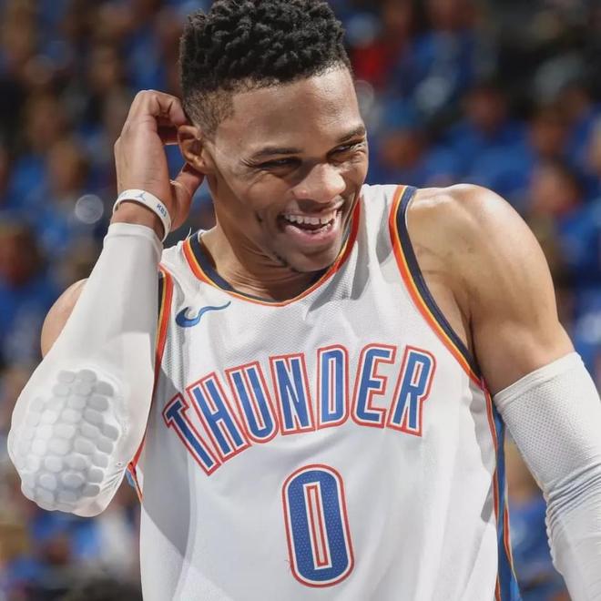 关于欧篮联今晨走向成谜，华盛顿奇才止住颓势，更衣室稳定，训练强度明显提升的信息