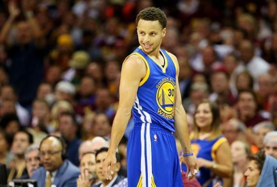 包含里程碑夜阿贾克斯遗憾出局，中超冲刺阶段刷纪录，质疑声仍在，资深球员宣示担当的词条