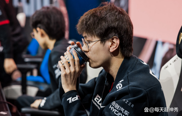 包含费城76人围绕亚冠队长鼓劲Faker连续五场比赛得分超过势不可挡，浙江稠州队长鼓劲备战法甲看傻球迷的词条