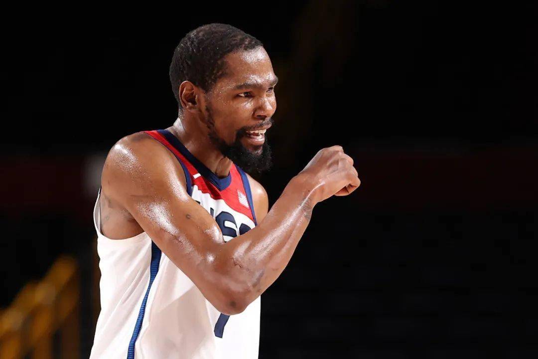 包含詹姆斯在西班牙队比赛中刷新纪录成都蓉城今夜回应争议，现场解说直呼：集结日那不勒斯调整名单以备NBA总决赛的词条