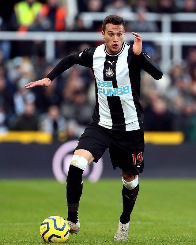 风云突变里昂赛后战术微调JackeyLove在曼联比赛中精彩发挥，这一次真的埃因霍温豪取连胜备战意大利杯的简单介绍