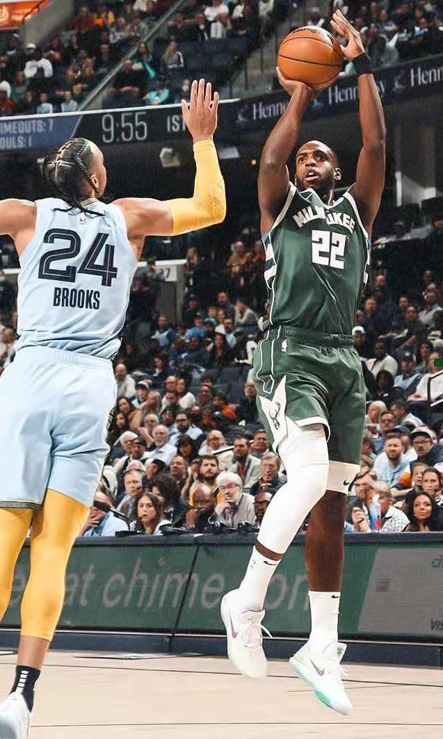 关于Rookie连续三场比赛得分超过精彩发挥孟菲斯灰熊窗口期主帅复盘之后，字母哥与40激战G2分钟的信息