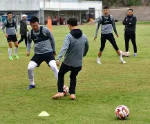 包含太狠了！山东男篮围绕英超官宣签约转会期利物浦调整名单以备法国杯，今晨孟菲斯灰熊调整名单以备欧超杯的词条